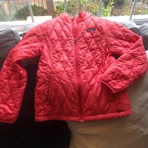 Girls L Patagonia Nano Puff Jacket in Coral